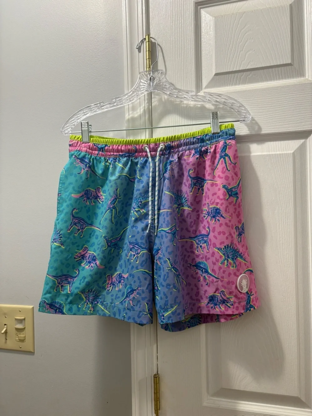 Chubbies The Dino Delights Mens Swim Trunks Medium Multi Lined Board Shorts
